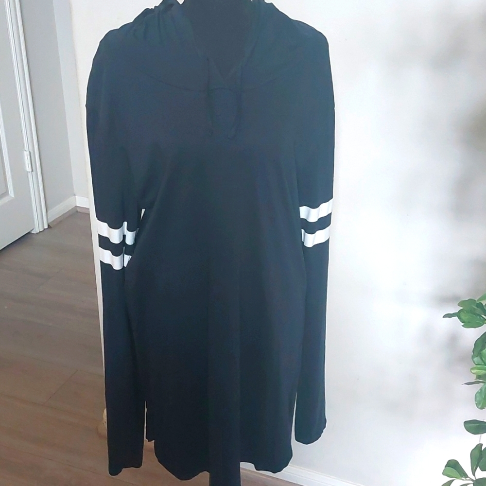 ON FIRE Woman's Longsleeve Two Striped Black and White  Hoodie Dress Size 3X